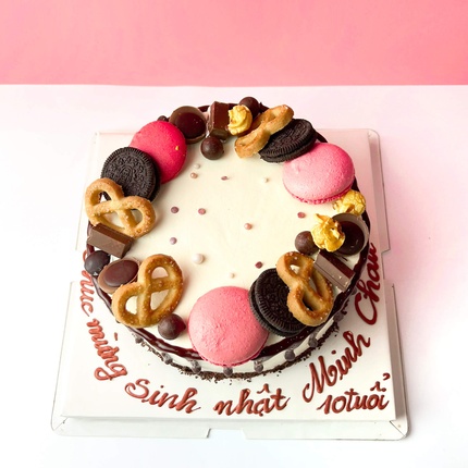 Bánh Blackforest Với Macaron