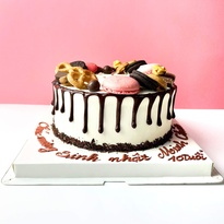 Bánh Blackforest Với Macaron