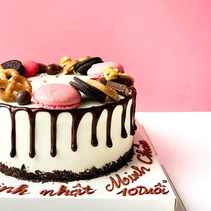 Bánh Blackforest Với Macaron