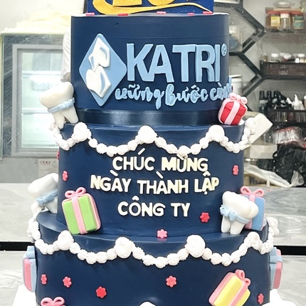 Bánh sinh nhật công ty ba tầng