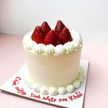Bánh Dâu Tây Kem Tươi